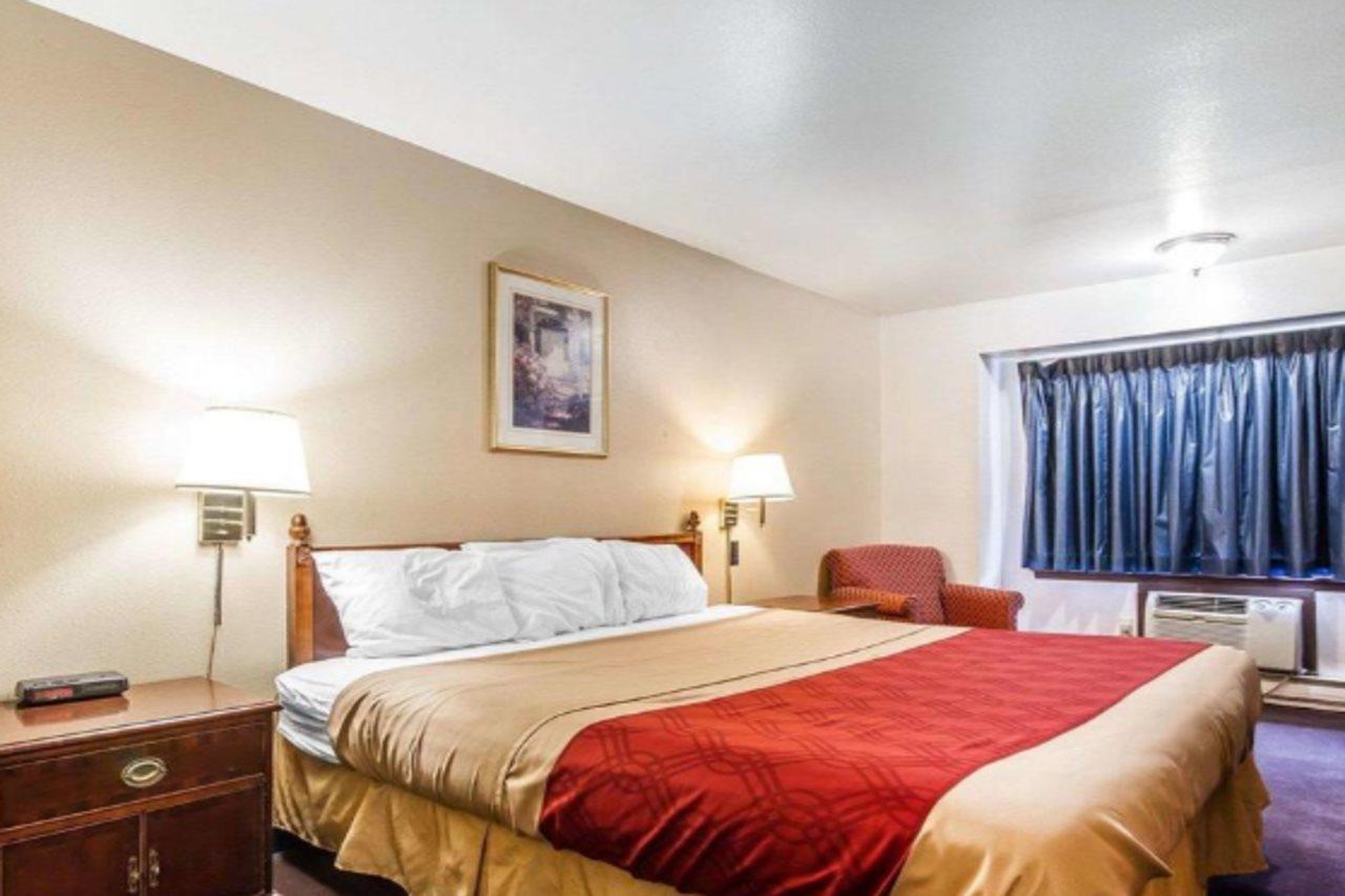 Rodeway Inn & Suites Madison East Luaran gambar