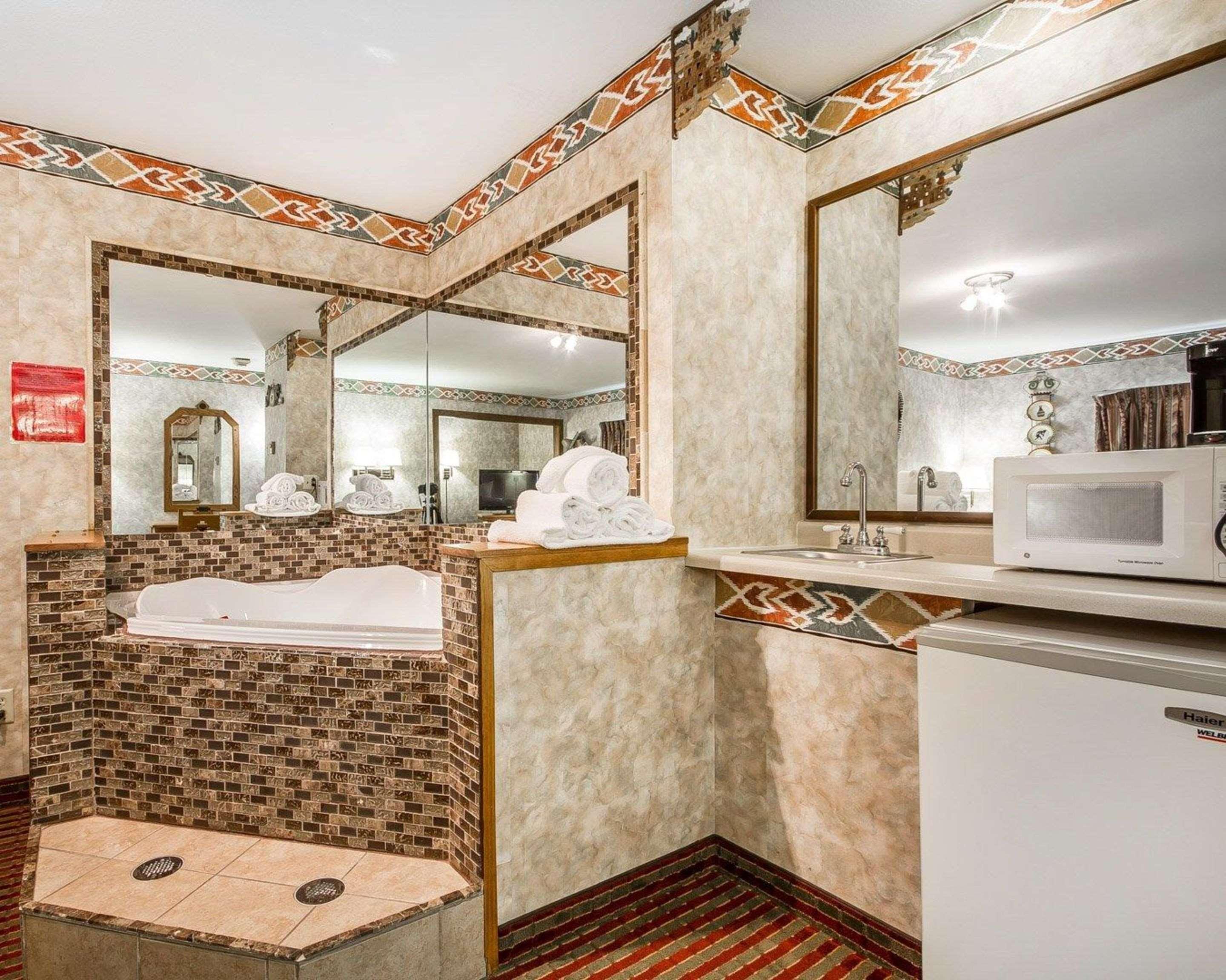 Rodeway Inn & Suites Madison East Luaran gambar