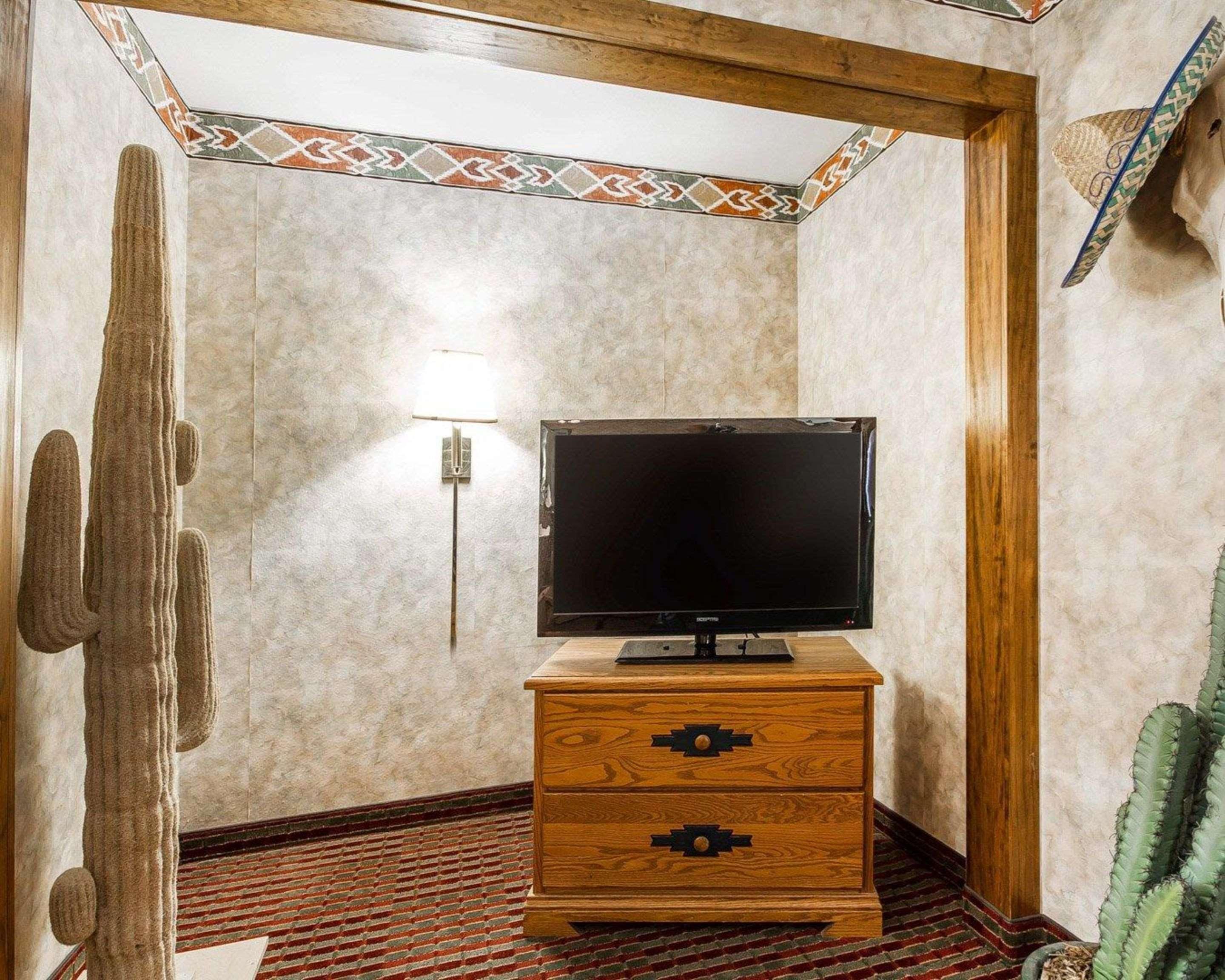 Rodeway Inn & Suites Madison East Luaran gambar