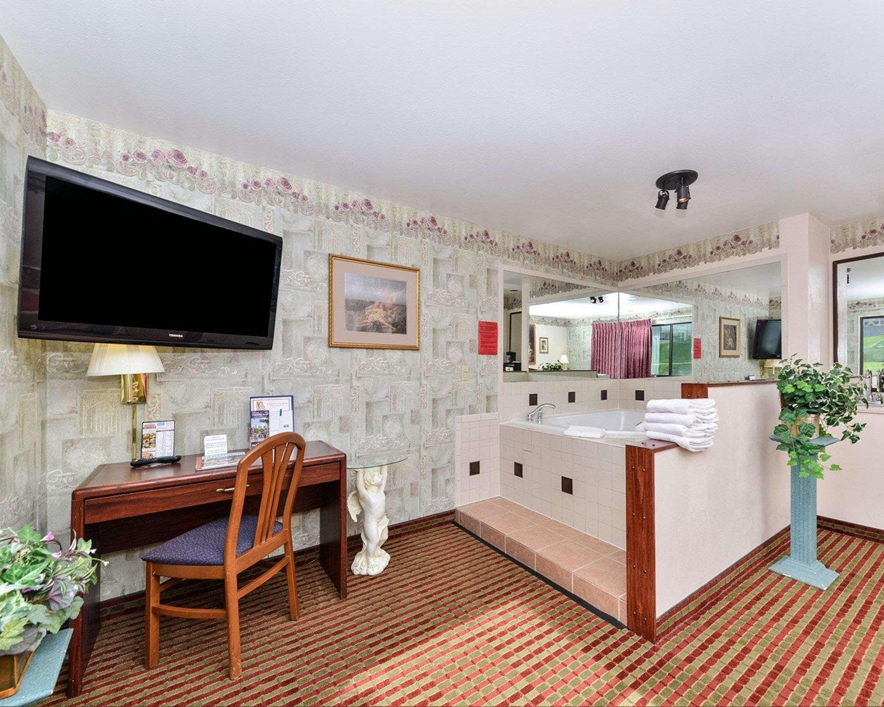 Rodeway Inn & Suites Madison East Luaran gambar