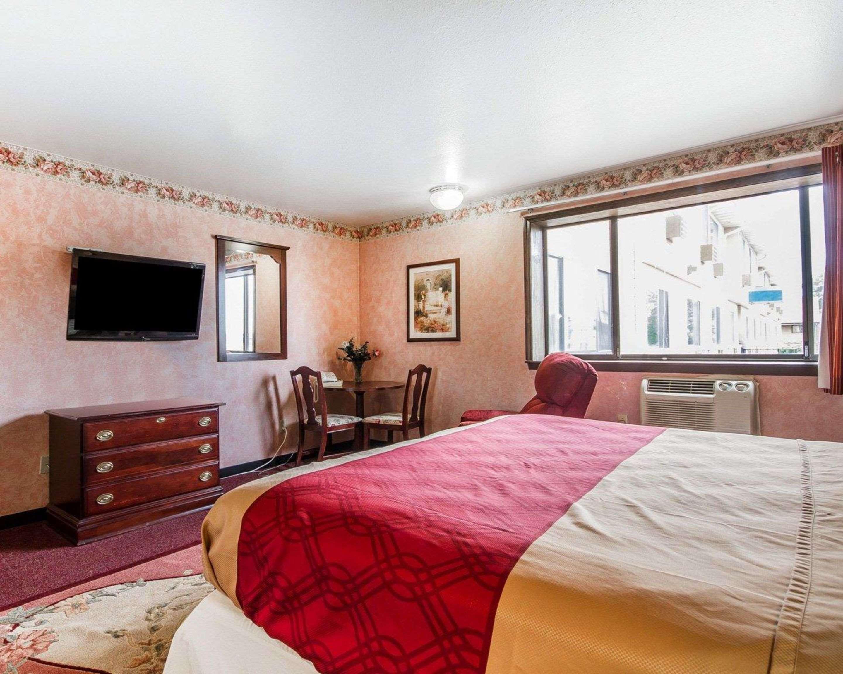 Rodeway Inn & Suites Madison East Luaran gambar
