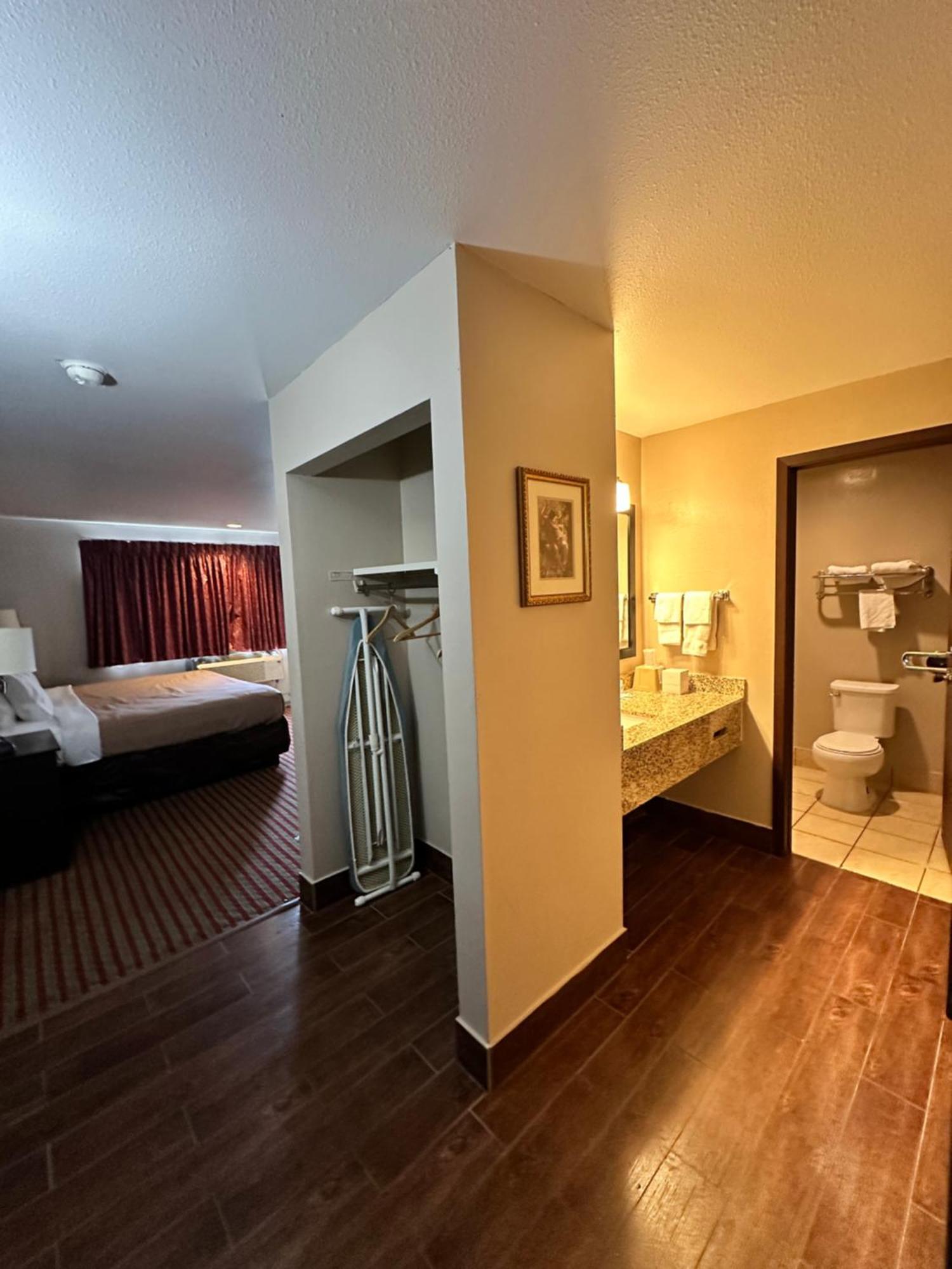 Rodeway Inn & Suites Madison East Luaran gambar