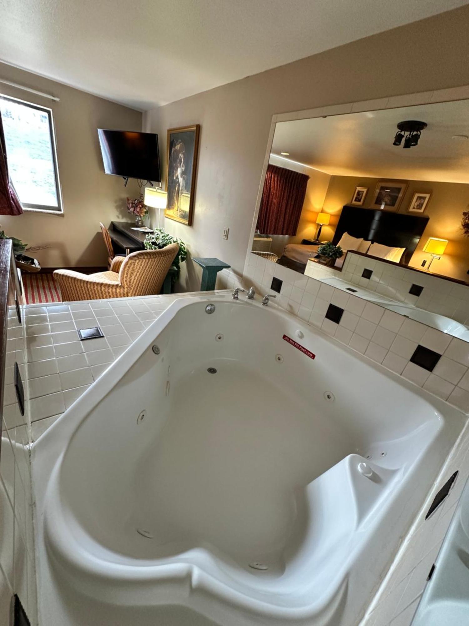 Rodeway Inn & Suites Madison East Luaran gambar
