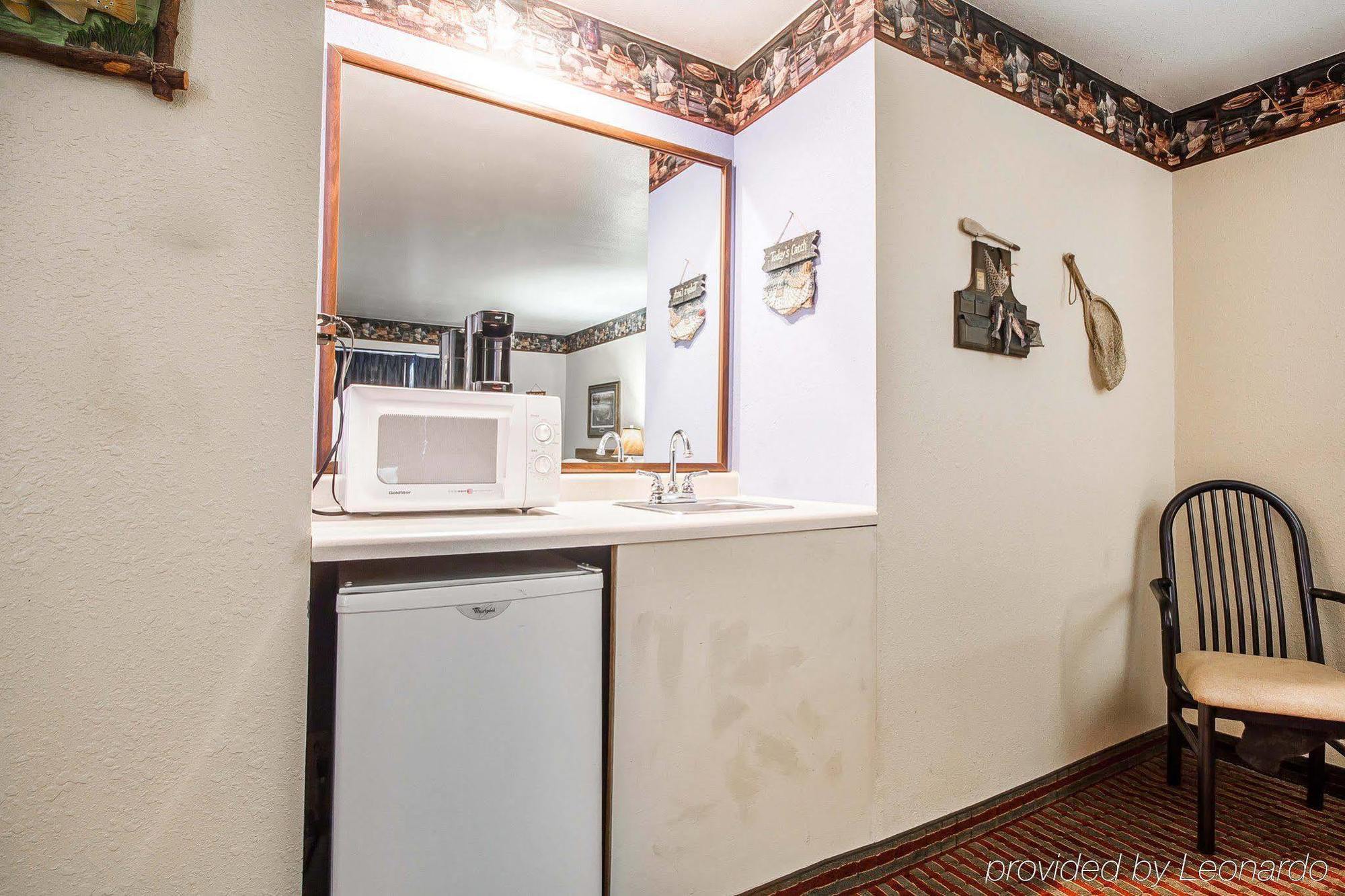 Rodeway Inn & Suites Madison East Luaran gambar